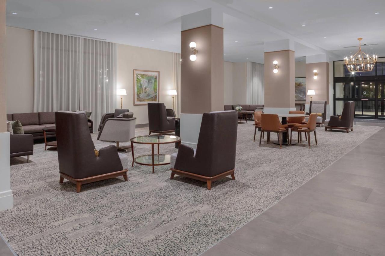 Courtyard By Marriott Downtown Hotel